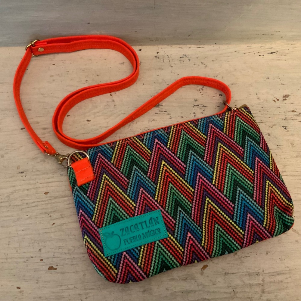Zacatan Pueblo Magico Rainbow Woven Chevron‎ Print Crossbody Bag Purse GC